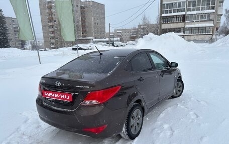 Hyundai Solaris II рестайлинг, 2015 год, 750 000 рублей, 4 фотография