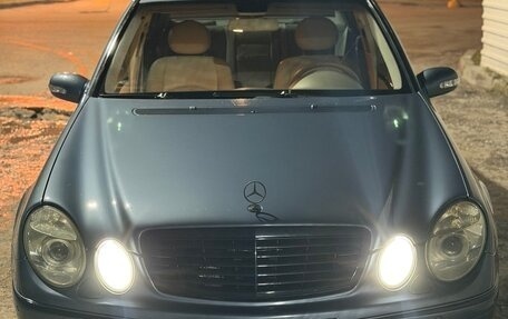 Mercedes-Benz E-Класс, 2003 год, 800 000 рублей, 1 фотография