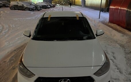 Hyundai Solaris II рестайлинг, 2017 год, 790 000 рублей, 1 фотография