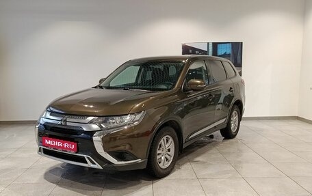 Mitsubishi Outlander III рестайлинг 3, 2019 год, 2 302 000 рублей, 1 фотография