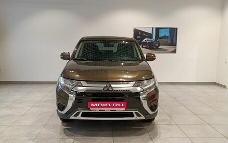 Mitsubishi Outlander III рестайлинг 3, 2019 год, 2 302 000 рублей, 2 фотография