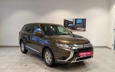 Mitsubishi Outlander III рестайлинг 3, 2019 год, 2 302 000 рублей, 3 фотография