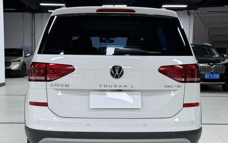 Volkswagen Touran III, 2023 год, 1 950 178 рублей, 5 фотография