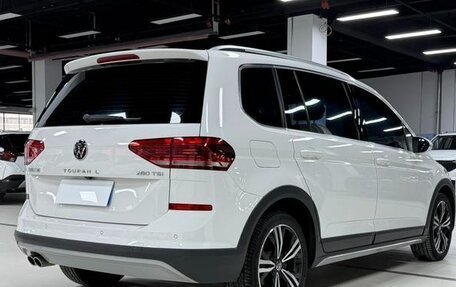 Volkswagen Touran III, 2023 год, 1 950 178 рублей, 6 фотография