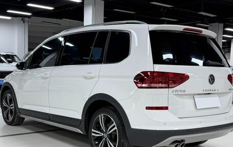 Volkswagen Touran III, 2023 год, 1 950 178 рублей, 4 фотография