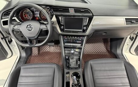 Volkswagen Touran III, 2023 год, 1 950 178 рублей, 9 фотография