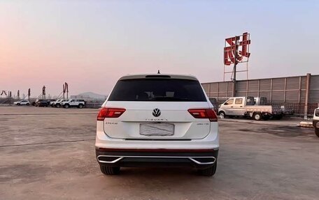 Volkswagen Tiguan II, 2022 год, 2 700 000 рублей, 4 фотография