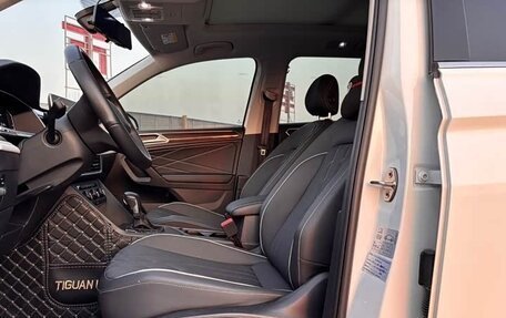 Volkswagen Tiguan II, 2022 год, 2 700 000 рублей, 9 фотография