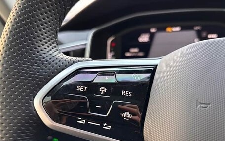 Volkswagen Tiguan II, 2022 год, 2 700 000 рублей, 16 фотография