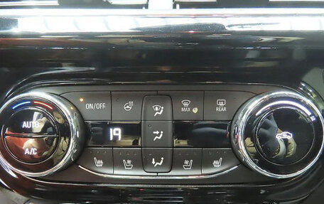 Chevrolet Trax, 2024 год, 1 700 000 рублей, 8 фотография