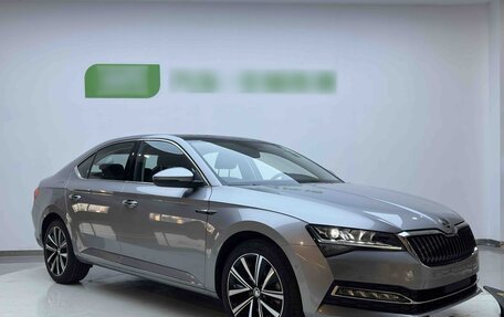 Skoda Superb III рестайлинг, 2022 год, 1 961 707 рублей, 3 фотография