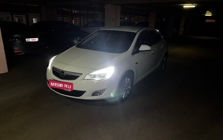 Opel Astra J, 2011 год, 799 999 рублей, 3 фотография
