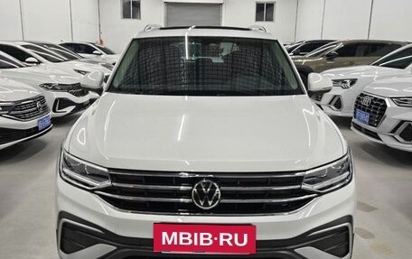 Volkswagen Tiguan II, 2023 год, 2 150 000 рублей, 2 фотография