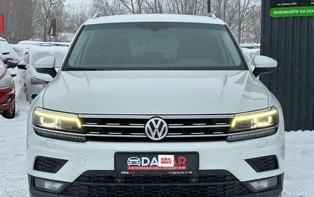 Volkswagen Tiguan II, 2017 год, 2 399 000 рублей, 2 фотография