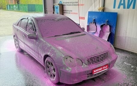 Mercedes-Benz C-Класс, 2005 год, 900 000 рублей, 1 фотография