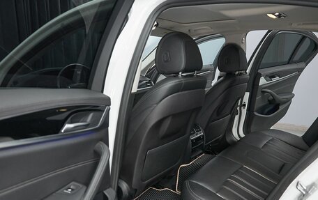 BMW 5 серия, 2018 год, 3 990 000 рублей, 12 фотография