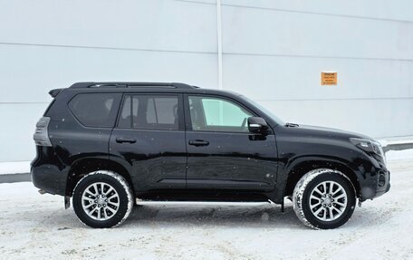 Toyota Land Cruiser Prado 150 рестайлинг 2, 2016 год, 3 999 999 рублей, 3 фотография