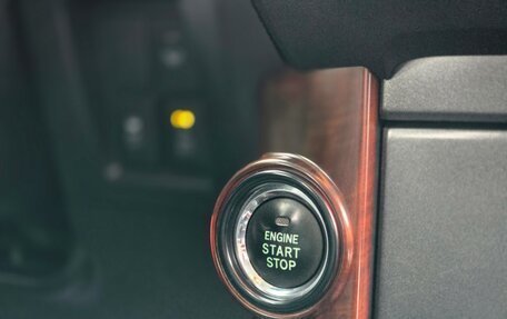 Toyota Land Cruiser Prado 150 рестайлинг 2, 2016 год, 3 999 999 рублей, 28 фотография