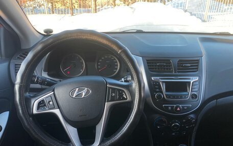 Hyundai Solaris II рестайлинг, 2015 год, 950 000 рублей, 11 фотография