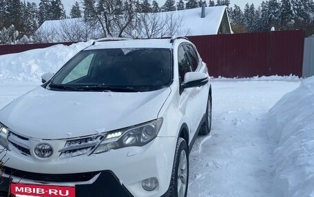 Toyota RAV4, 2015 год, 2 350 000 рублей, 4 фотография