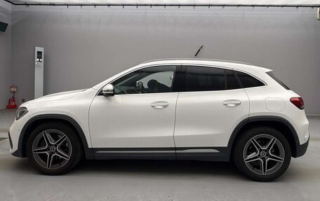Mercedes-Benz GLA, 2022 год, 2 100 000 рублей, 5 фотография