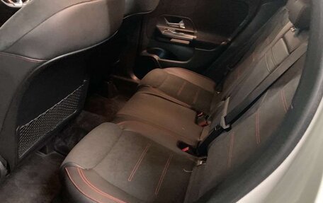 Mercedes-Benz GLA, 2022 год, 2 100 000 рублей, 13 фотография