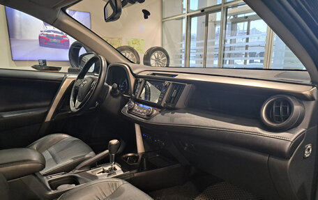 Toyota RAV4, 2017 год, 2 720 000 рублей, 13 фотография