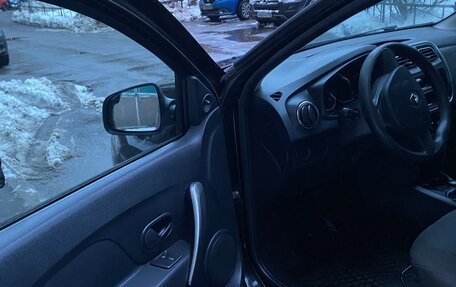 Renault Logan II, 2017 год, 945 000 рублей, 10 фотография