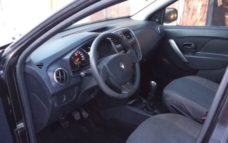 Renault Logan II, 2017 год, 945 000 рублей, 8 фотография