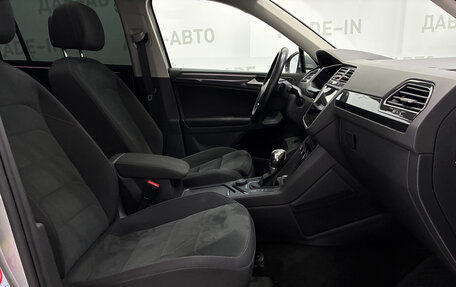 Volkswagen Tiguan II, 2018 год, 3 127 000 рублей, 12 фотография