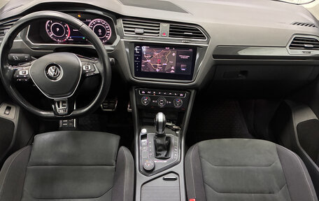 Volkswagen Tiguan II, 2018 год, 3 127 000 рублей, 19 фотография