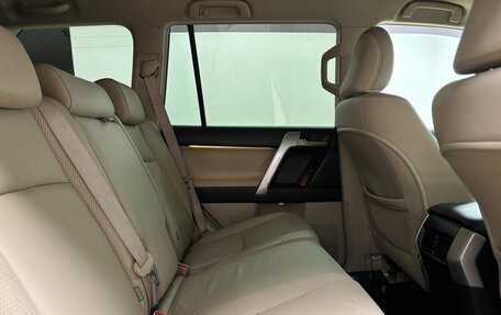 Toyota Land Cruiser Prado 150 рестайлинг 2, 2011 год, 2 990 000 рублей, 13 фотография