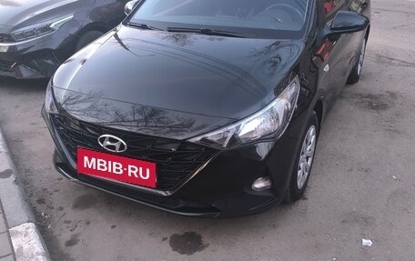 Hyundai Solaris II рестайлинг, 2021 год, 1 550 000 рублей, 1 фотография