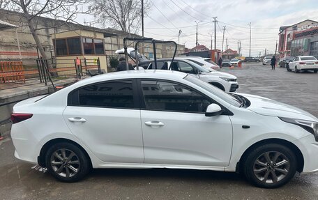 KIA Rio IV, 2017 год, 855 000 рублей, 2 фотография