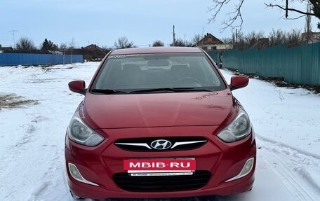 Hyundai Solaris II рестайлинг, 2011 год, 800 000 рублей, 2 фотография