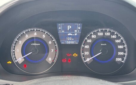 Hyundai Solaris II рестайлинг, 2011 год, 800 000 рублей, 12 фотография