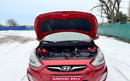 Hyundai Solaris II рестайлинг, 2011 год, 800 000 рублей, 16 фотография