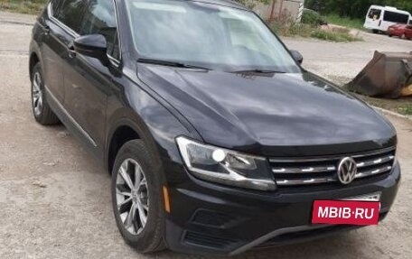 Volkswagen Tiguan II, 2018 год, 2 250 000 рублей, 1 фотография