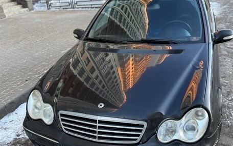 Mercedes-Benz C-Класс, 2006 год, 520 000 рублей, 2 фотография