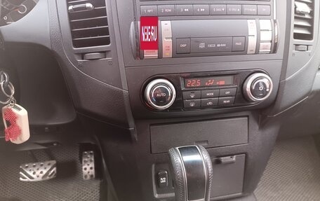 Mitsubishi Pajero IV, 2011 год, 2 450 000 рублей, 10 фотография