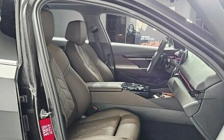 BMW 5 серия, 2025 год, 5 755 000 рублей, 10 фотография