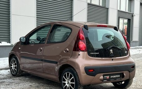 Peugeot 107 I рестайлинг, 2013 год, 425 000 рублей, 4 фотография