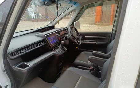 Honda Stepwgn IV, 2019 год, 2 500 000 рублей, 5 фотография