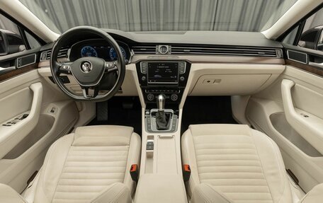 Volkswagen Passat B8 рестайлинг, 2015 год, 1 970 000 рублей, 10 фотография