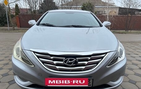 Hyundai Sonata VI, 2010 год, 1 100 000 рублей, 2 фотография