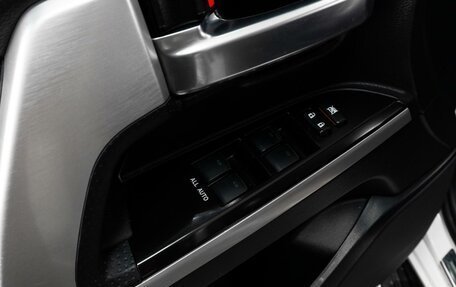 Toyota Land Cruiser 200, 2021 год, 8 499 000 рублей, 24 фотография