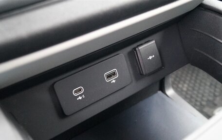 Land Rover Defender II, 2021 год, 5 500 000 рублей, 28 фотография