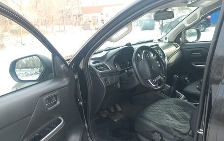 Mitsubishi L200 IV рестайлинг, 2019 год, 1 800 000 рублей, 11 фотография