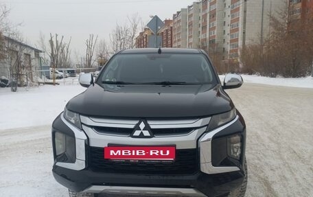 Mitsubishi L200 IV рестайлинг, 2019 год, 1 800 000 рублей, 2 фотография