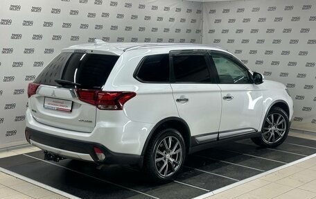 Mitsubishi Outlander III рестайлинг 3, 2017 год, 2 290 000 рублей, 2 фотография